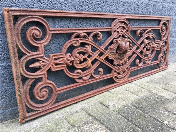 Grote foto balkon scheeps reling raamrek cast iron rust. tuin en terras hekken en schuttingen