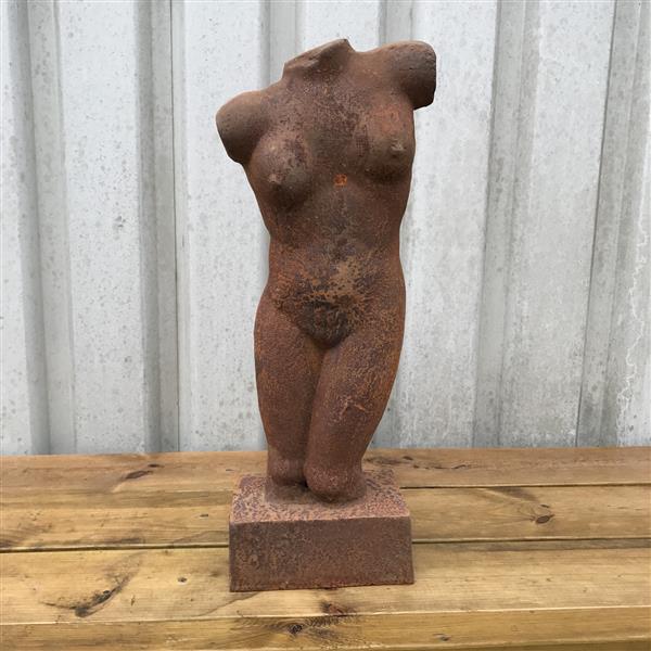 Grote foto prachtige gietijzeren vrouwelijke torso. tuin en terras tuindecoratie