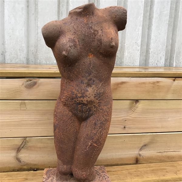 Grote foto prachtige gietijzeren vrouwelijke torso. tuin en terras tuindecoratie