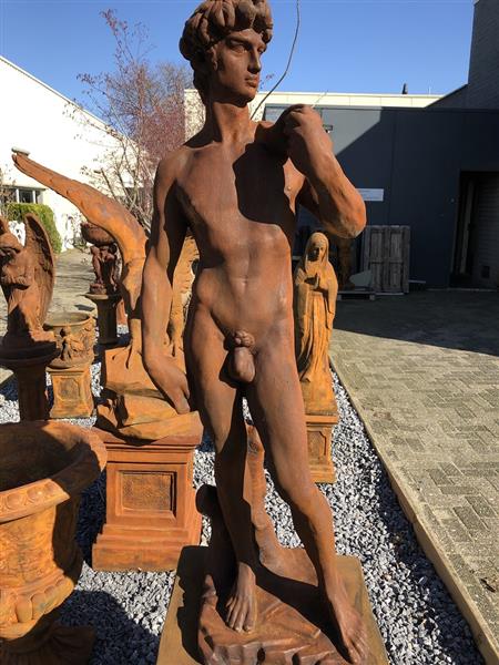 Grote foto groot beeld vol steen oxide van de bijbelse figuur david op sokkel oxide prachtig tuin en terras tuindecoratie