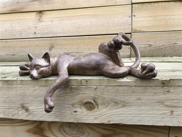 Grote foto sculptuur liggende kat uit polystein tuin en terras tuindecoratie