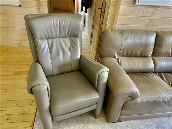 Grote foto leren bank sta op stoel en fauteuil voor 950 huis en inrichting bankstellen