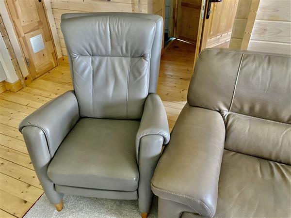 Grote foto leren bank sta op stoel en fauteuil voor 950 huis en inrichting bankstellen