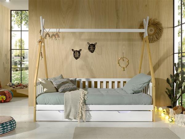 Grote foto tipi 1 persoonsbed bedbank met hekje naturel wit vipack antiek en kunst stoelen en banken