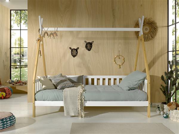 Grote foto tipi 1 persoonsbed bedbank met hekje naturel wit vipack antiek en kunst stoelen en banken