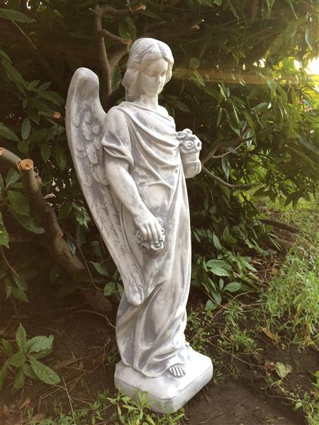 Grote foto mooie engel graf engel kunststeen antiek wit tuin en terras tuindecoratie