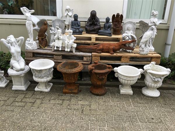 Grote foto mooie engel graf engel kunststeen antiek wit tuin en terras tuindecoratie