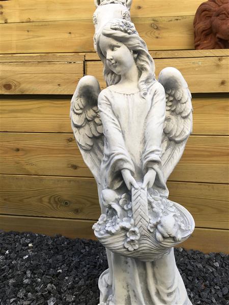 Grote foto beeld engel met een mandje 62 cm steen tuin en terras tuindecoratie