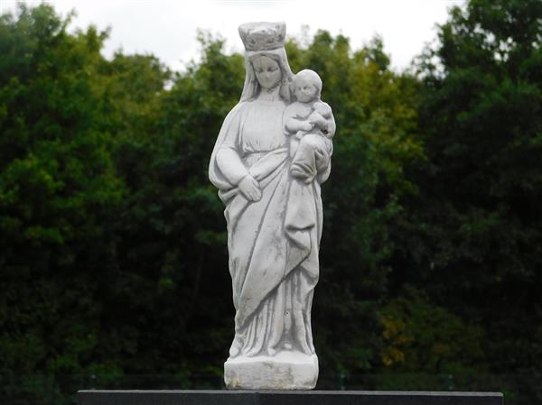Grote foto maria met kind in de arm vol steen onbehandeld tuin en terras tuindecoratie