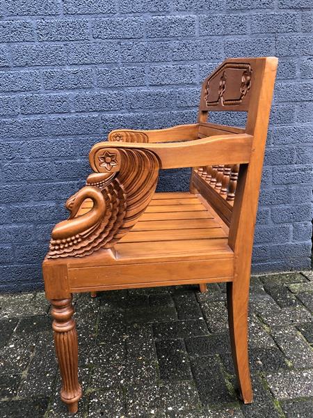 Grote foto antieke set stoelen handgemaakt mooi houtsnijwerk. koloniaal hout 1 malig huis en inrichting woningdecoratie