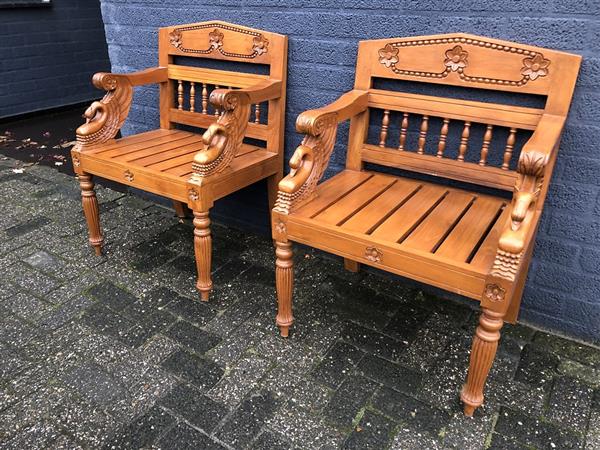 Grote foto antieke set stoelen handgemaakt mooi houtsnijwerk. koloniaal hout 1 malig huis en inrichting woningdecoratie