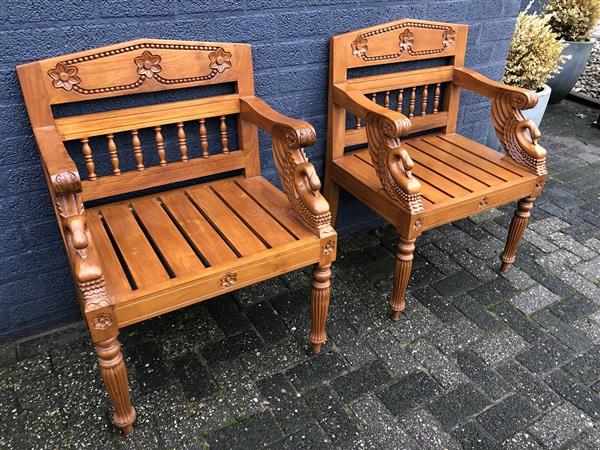 Grote foto antieke set stoelen handgemaakt mooi houtsnijwerk. koloniaal hout 1 malig huis en inrichting woningdecoratie