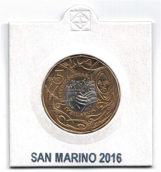 Grote foto san marino 5 euro 2016 barmhartigheid in munthouder verzamelen munten overige
