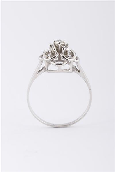 Grote foto wit gouden entourage ring met briljant sieraden tassen en uiterlijk ringen voor haar