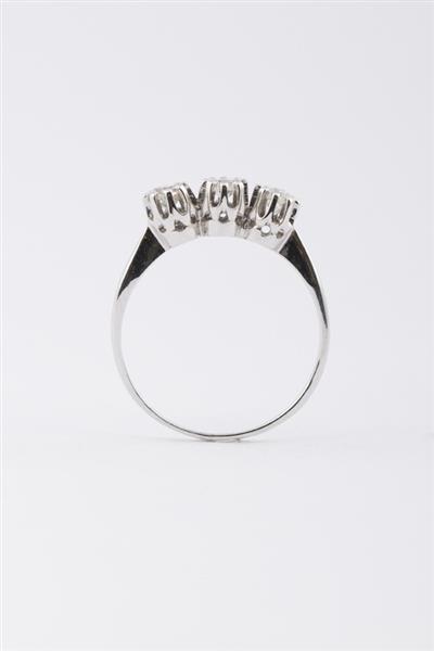 Grote foto wit gouden rij ring met oud geslepen briljant sieraden tassen en uiterlijk ringen voor haar