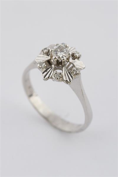 Grote foto wit gouden entourage ring met briljant en diamant sieraden tassen en uiterlijk ringen voor haar