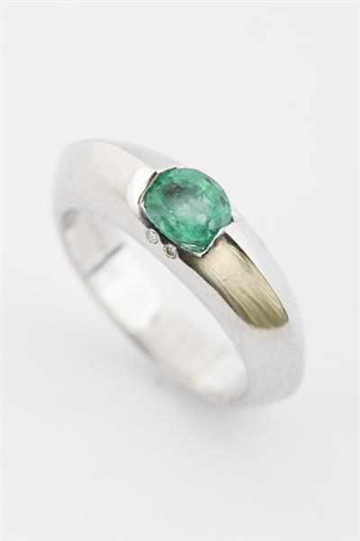 Grote foto wit gouden ring met smaragd en briljanten sieraden tassen en uiterlijk ringen voor haar