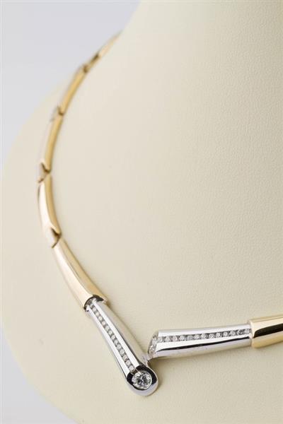 Grote foto wit geel gouden schakel collier met in het midden 30 briljanten sieraden tassen en uiterlijk kettingen