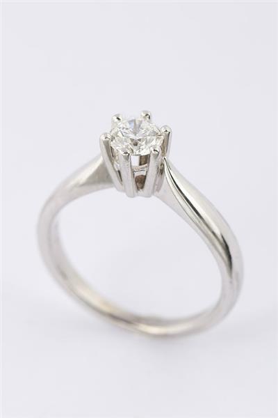 Grote foto wit gouden solitair ring met een briljant sieraden tassen en uiterlijk ringen voor haar
