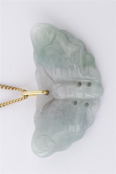 Grote foto jade gelukshanger aan gouden collier sieraden tassen en uiterlijk kettingen