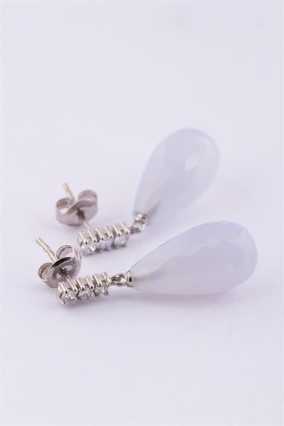 Grote foto wit gouden oorhangers met briljanten sieraden tassen en uiterlijk oorbellen