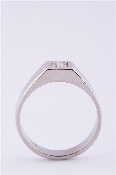 Grote foto wit gouden heren ring met een briljant sieraden tassen en uiterlijk ringen voor haar