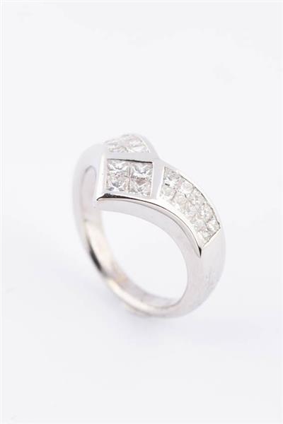 Grote foto wit gouden v ring met prinses geslepen briljanten sieraden tassen en uiterlijk ringen voor haar