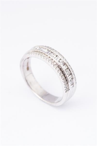 Grote foto wit gouden band ring met briljanten en baguette geslepen diamanten sieraden tassen en uiterlijk ringen voor haar