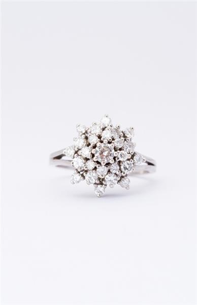 Grote foto wit gouden 3 dubbele entourage ring met 25 briljanten sieraden tassen en uiterlijk ringen voor haar