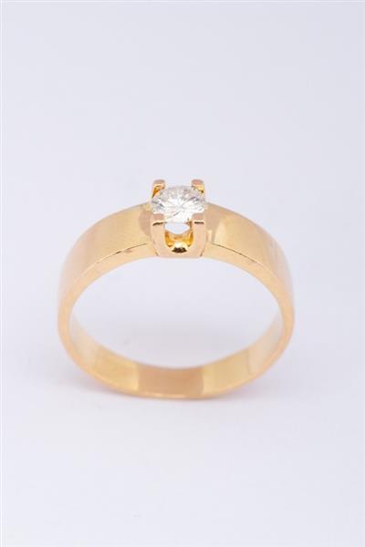 Grote foto gouden ring met briljanten sieraden tassen en uiterlijk ringen voor haar