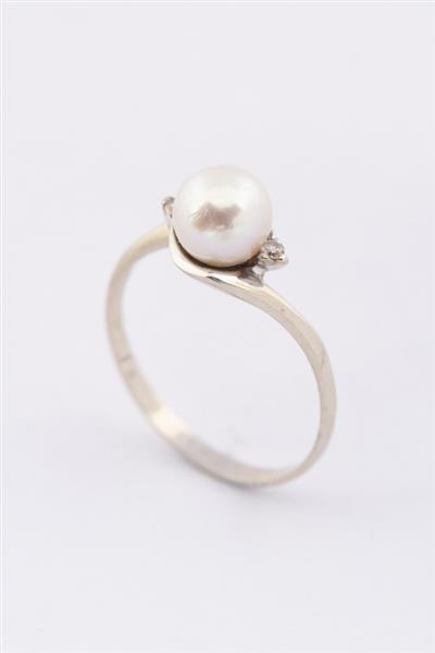 Grote foto wit gouden slagring met een parel en diamanten sieraden tassen en uiterlijk ringen voor haar