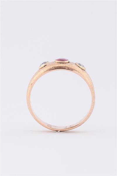 Grote foto gouden band ring met een robijn en briljanten sieraden tassen en uiterlijk ringen voor haar