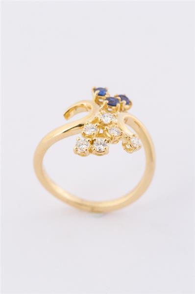 Grote foto gouden ring met briljanten en saffieren sieraden tassen en uiterlijk ringen voor haar