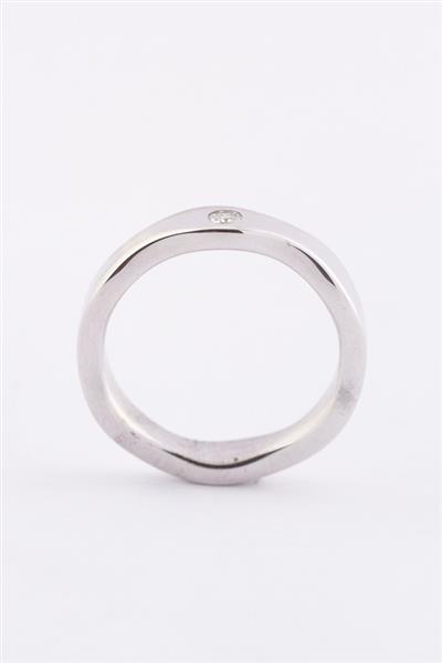 Grote foto wit gouden golvende ring met een briljant sieraden tassen en uiterlijk ringen voor haar