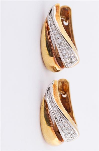 Grote foto gouden oorhangers met in elk 16 briljanten sieraden tassen en uiterlijk oorbellen