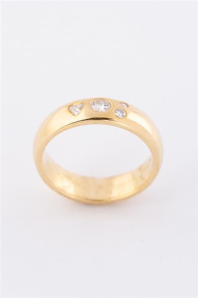 Grote foto gouden ring met een hart briljant en 4 briljanten sieraden tassen en uiterlijk ringen voor haar