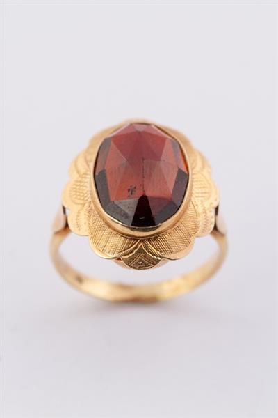 Grote foto gouden ring met granaat sieraden tassen en uiterlijk ringen voor haar