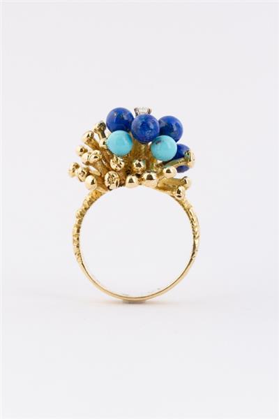 Grote foto gouden ring met lapis lazuli turkoois en briljanten. sieraden tassen en uiterlijk ringen voor haar