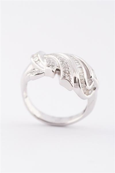 Grote foto wit gouden ring met baguette geslepen diamanten en rond geslepen briljanten sieraden tassen en uiterlijk ringen voor haar
