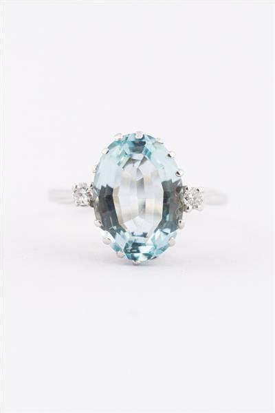 Grote foto wit gouden ring met natuurlijke aquamarijn en briljanten sieraden tassen en uiterlijk ringen voor haar