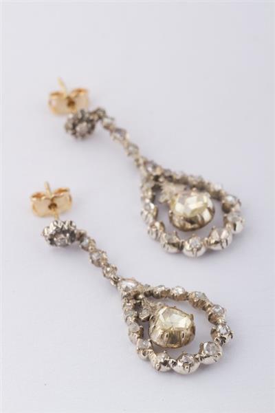Grote foto antieke goud zilveren entourage oorhangers met diamanten sieraden tassen en uiterlijk oorbellen