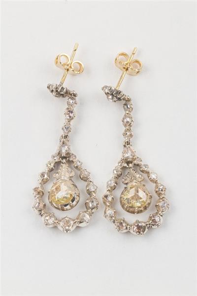 Grote foto antieke goud zilveren entourage oorhangers met diamanten sieraden tassen en uiterlijk oorbellen