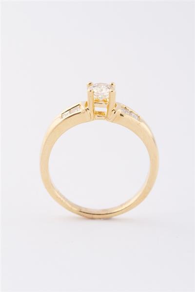 Grote foto gouden rij ring met een briljant en baguette geslepen diamanten sieraden tassen en uiterlijk ringen voor haar