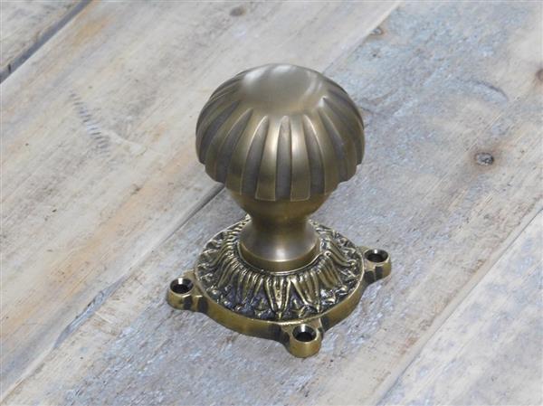 Grote foto deurknop met late negentiende rozet messing gepatineerd knop kan niet draaien doe het zelf en verbouw materialen en producten