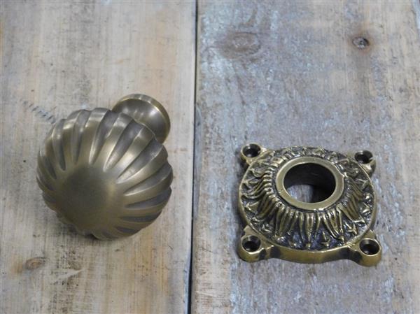 Grote foto deurknop met late negentiende rozet messing gepatineerd knop kan niet draaien doe het zelf en verbouw materialen en producten