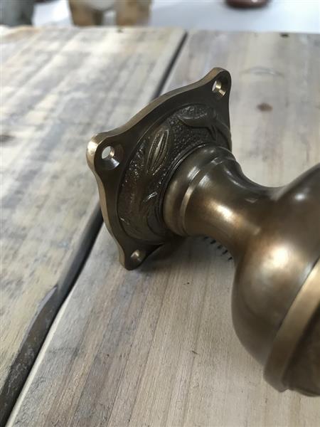 Grote foto deurknop art nouveau knop met rosette gepatineerd messing draaibaar. doe het zelf en verbouw materialen en producten