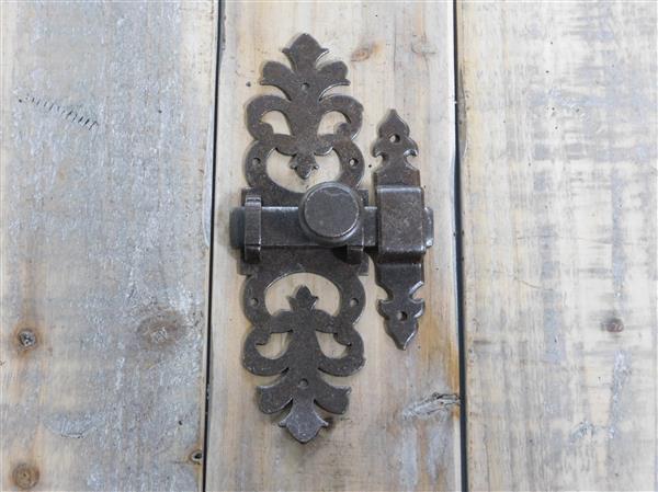 Grote foto schuifslot deurbeslag als antique sluiting van ijzer doe het zelf en verbouw materialen en producten