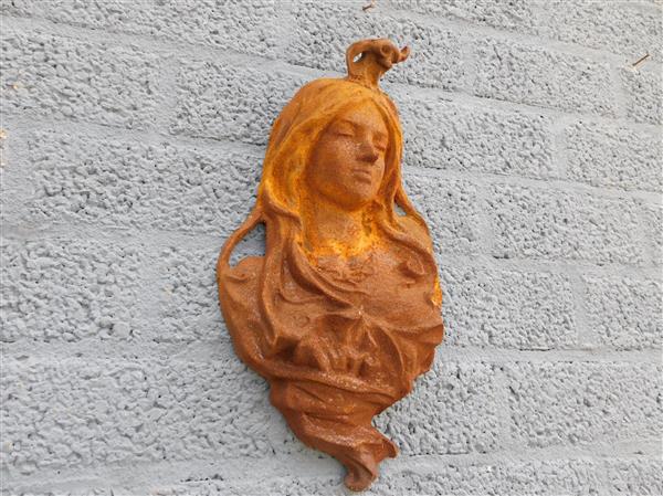 Grote foto vrouwenhoofd art nouveau sculptuur gemaakt van gietijzer tuin en terras tuindecoratie