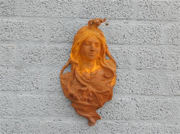 Grote foto vrouwenhoofd art nouveau sculptuur gemaakt van gietijzer tuin en terras tuindecoratie