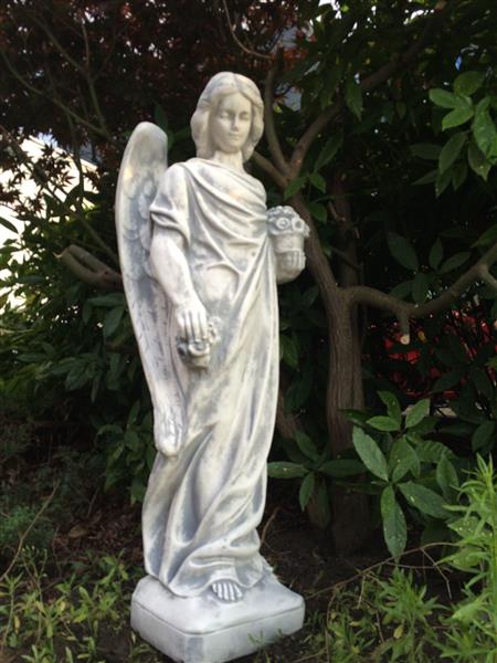 Grote foto mooie engel graf engel kunststeen antiek wit tuin en terras tuindecoratie